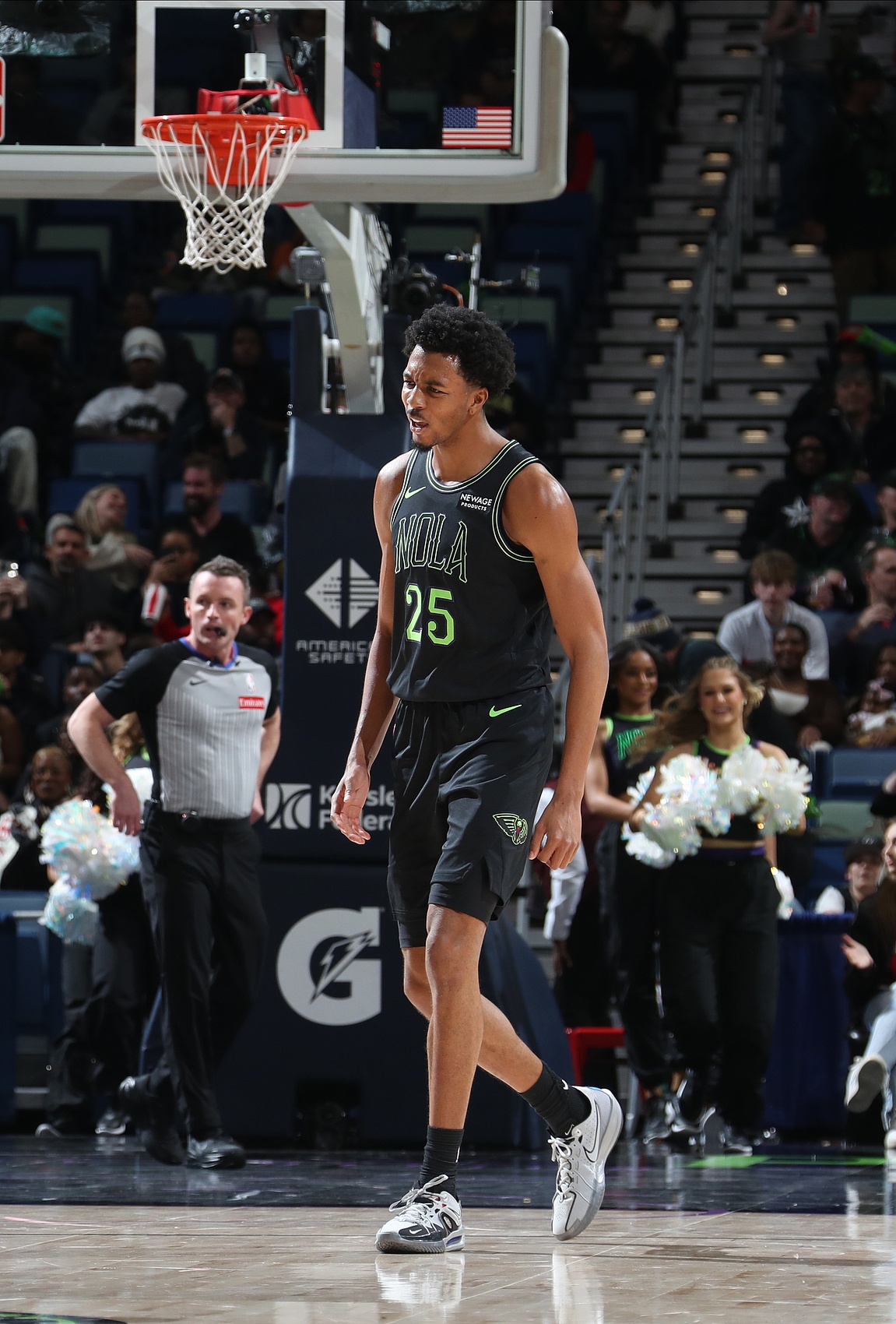 u8国际-太稳了！墨菲12中8&amp;5记三分拿下28分7板3助3断 首节独得14分